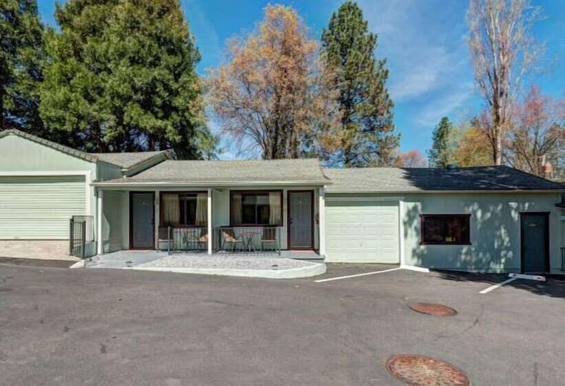 Мотель Lake Shasta Lodge