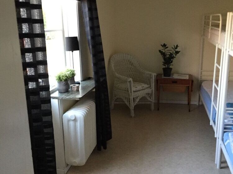 Vänhems Cafe & Vandrarhem   Hostel