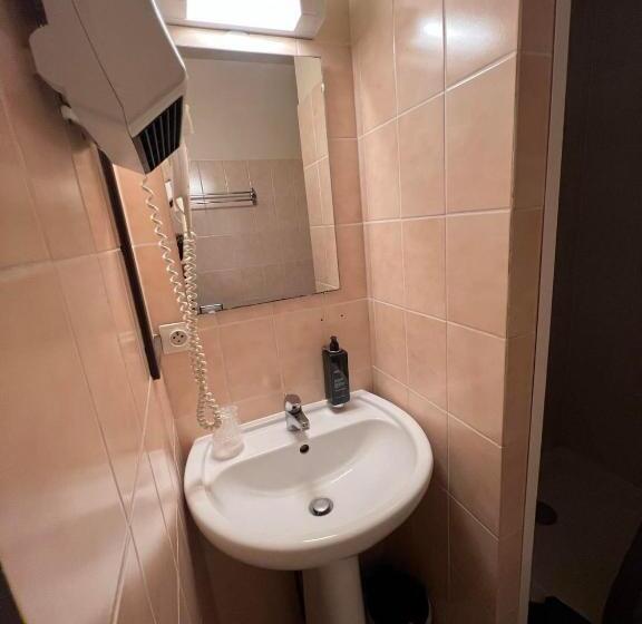 هتل Au Bec Fin Hôtel