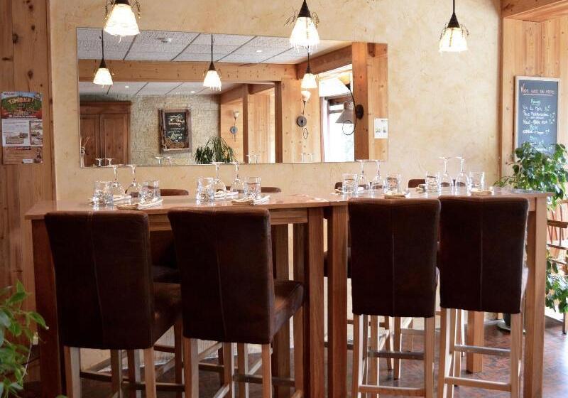 فندق Auberge De Costaroche