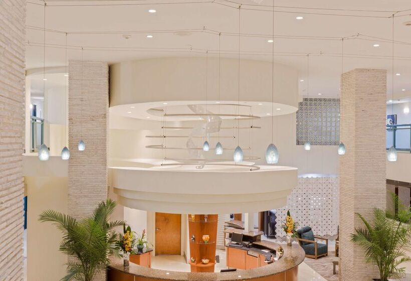 هتل Best Western Plus Atlantic Beach Resort