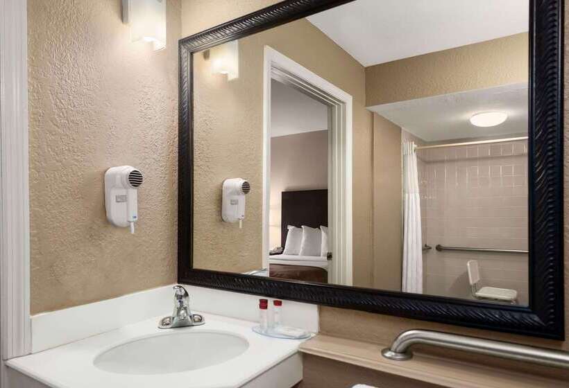 فندق Collins  Naples