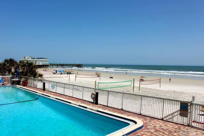 هتل Comfort Inn & Suites Daytona Beach Oceanfront