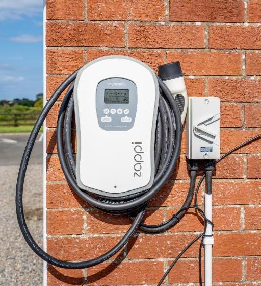 Hotel Coral Gables Guesthouse & Campsite