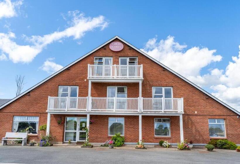 Hotel Coral Gables Guesthouse & Campsite