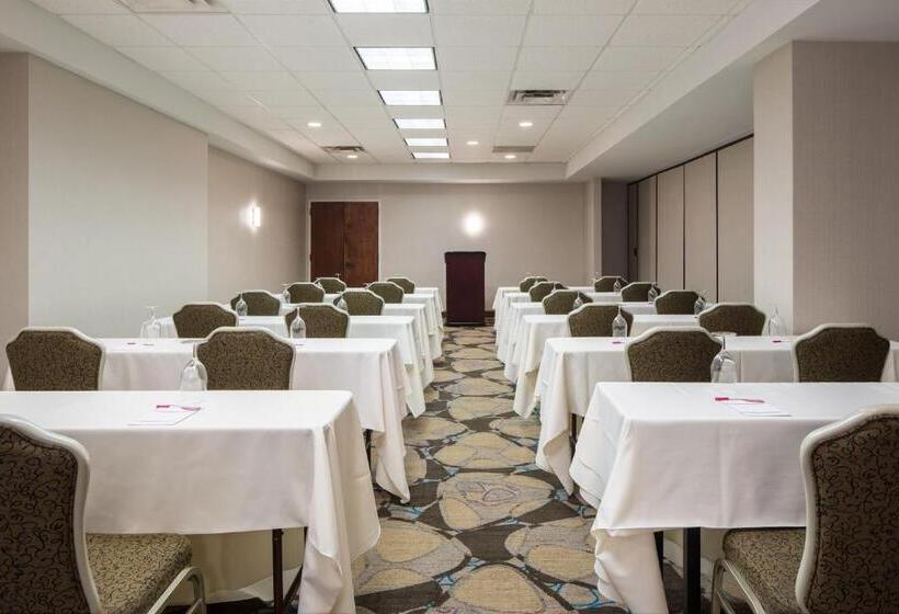Отель Crowne Plaza Memphis Downtown, An Ihg