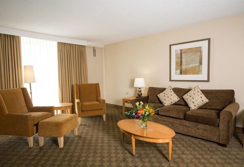 هتل Edmonton Inn And Conference Centre