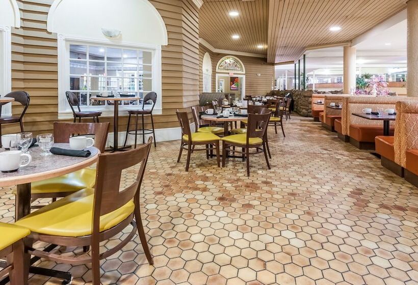 هتل Edmonton Inn And Conference Centre