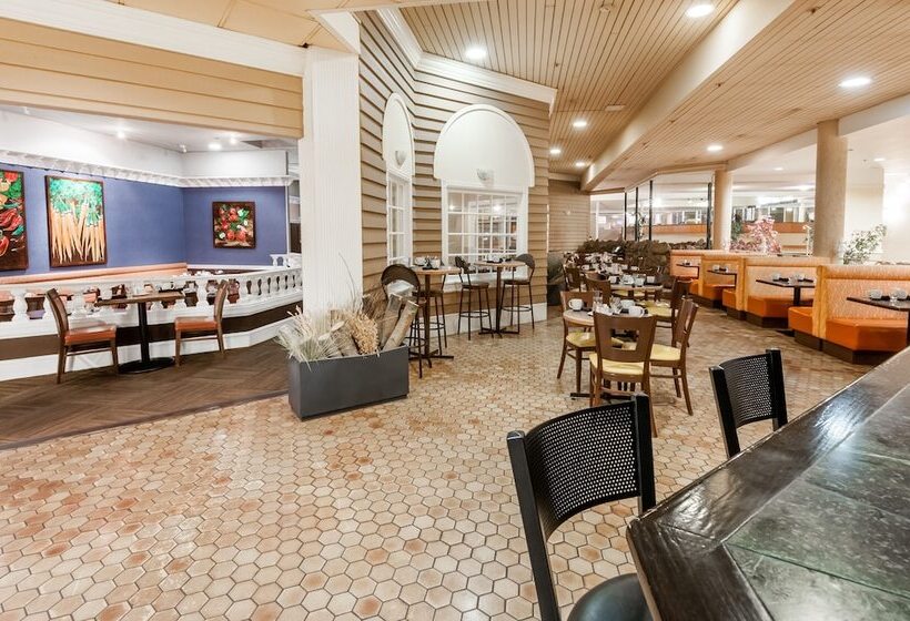 هتل Edmonton Inn And Conference Centre