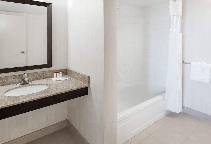 هتل Edmonton Inn And Conference Centre