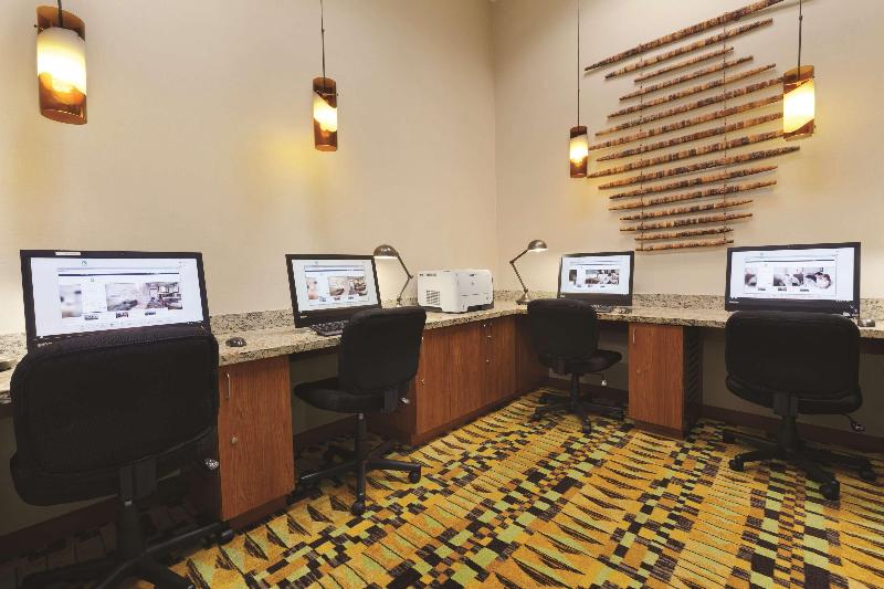 هتل Embassy Suites By Hilton Anaheim South