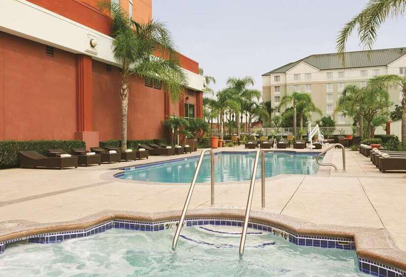 هتل Embassy Suites By Hilton Anaheim South