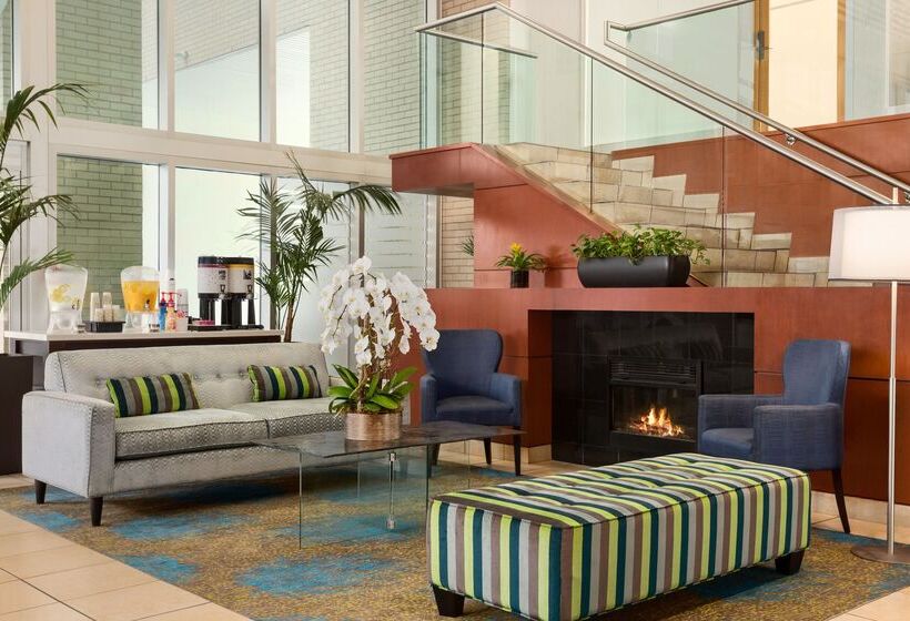 هتل Hampton Inn And Suites By Hilton, Downtown Vancouver