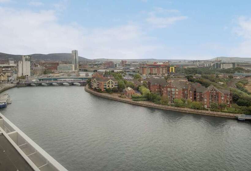 בית מלון כפרי Hilton Belfast