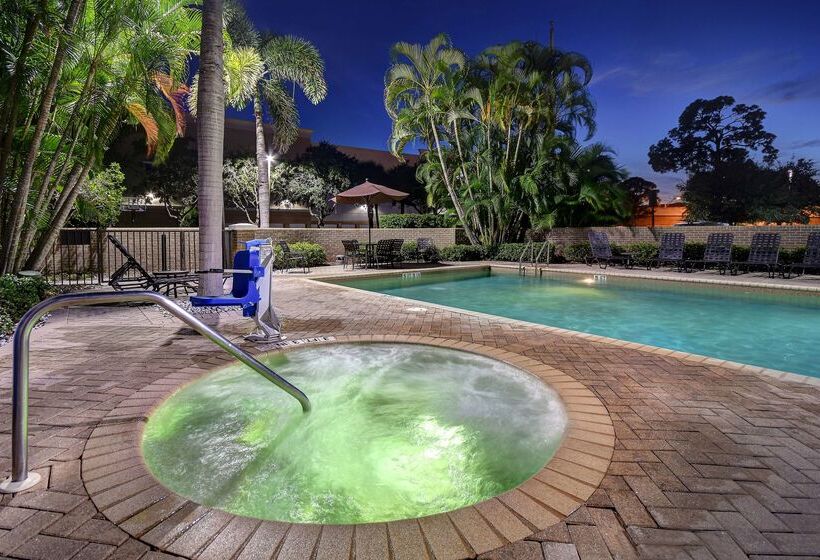 هتل Hilton Garden Inn Ft Myers