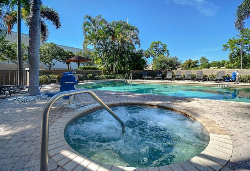 هتل Hilton Garden Inn Ft Myers