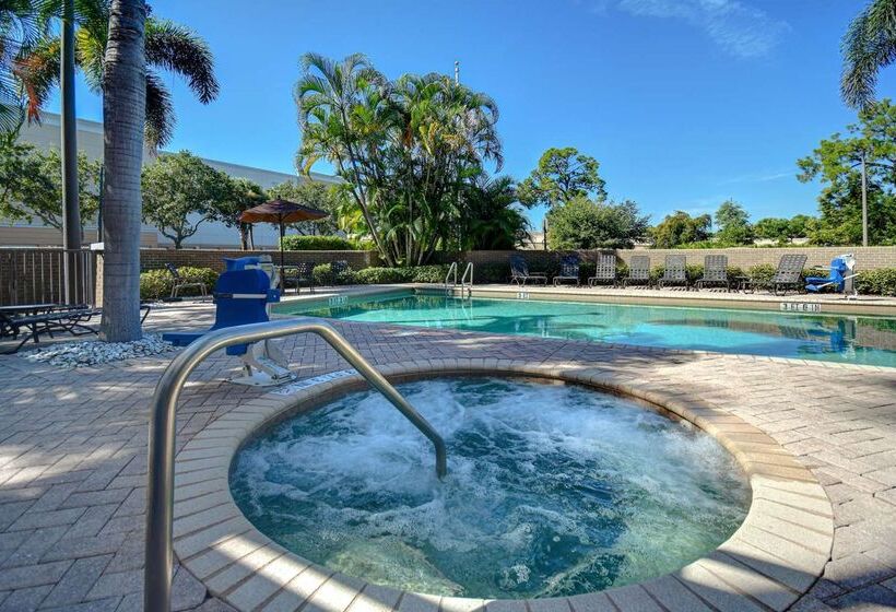 هتل Hilton Garden Inn Ft Myers