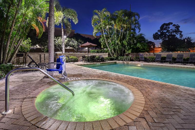 هتل Hilton Garden Inn Ft Myers