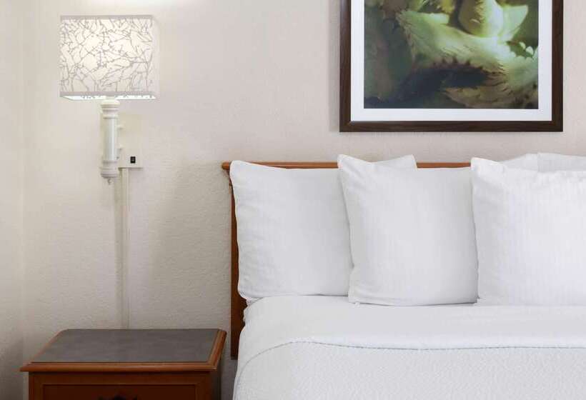 בית מלון כפרי La Quinta East Deerfield Beach   Boca Raton