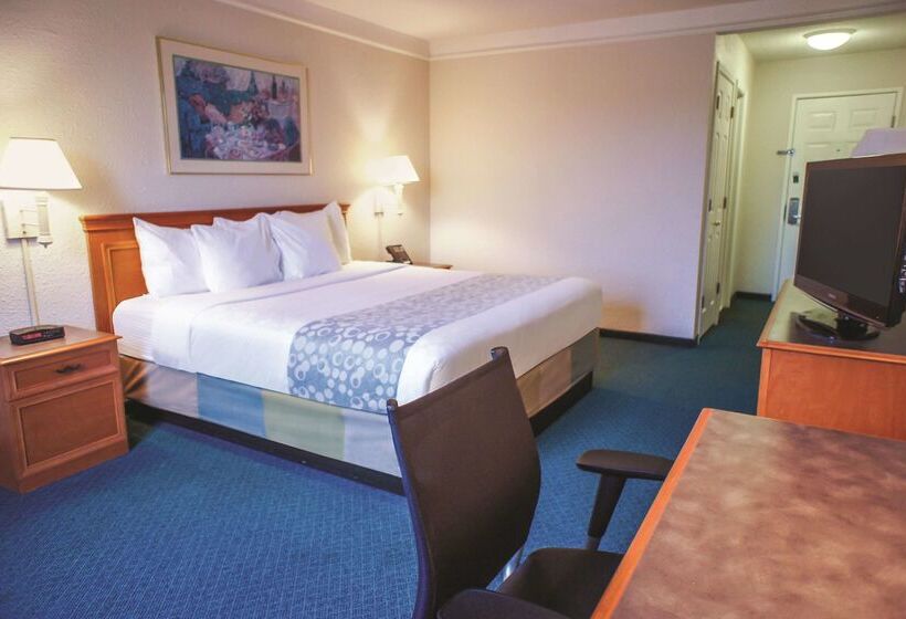 هتل La Quinta Inn By Wyndham Moline Airport