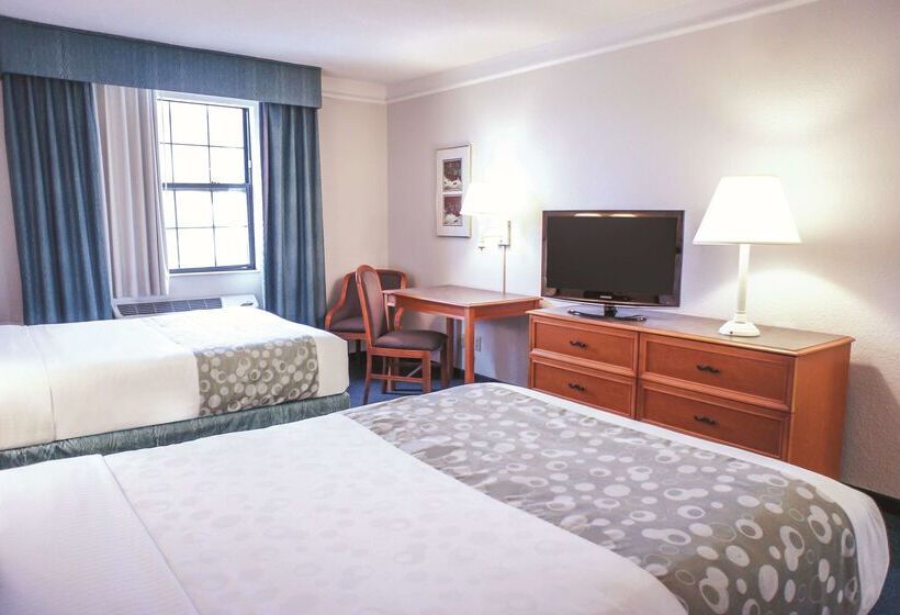 هتل La Quinta Inn By Wyndham Moline Airport