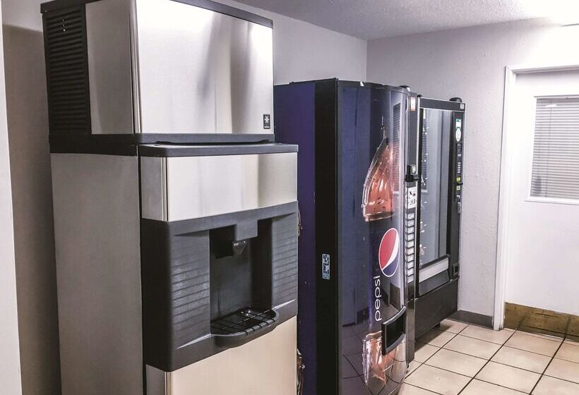 هتل La Quinta Inn By Wyndham Moline Airport