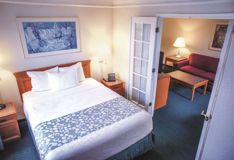 هتل La Quinta Inn By Wyndham Moline Airport