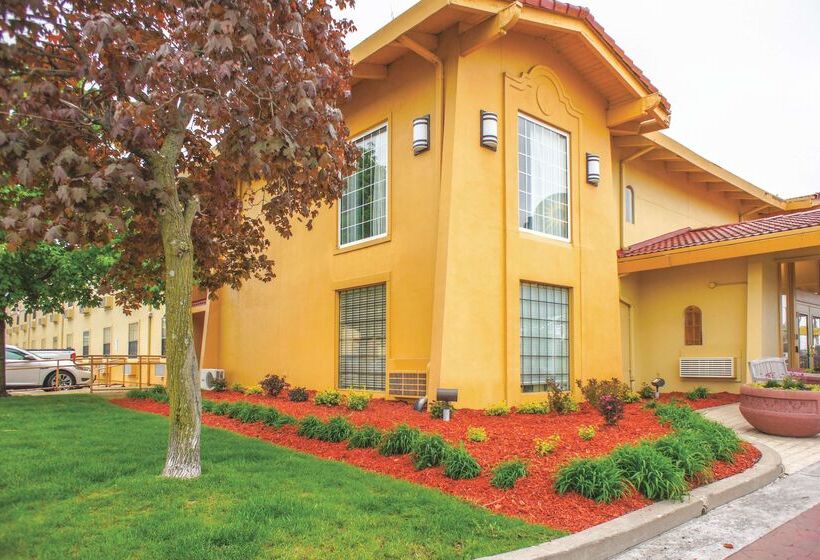 هتل La Quinta Inn By Wyndham Moline Airport