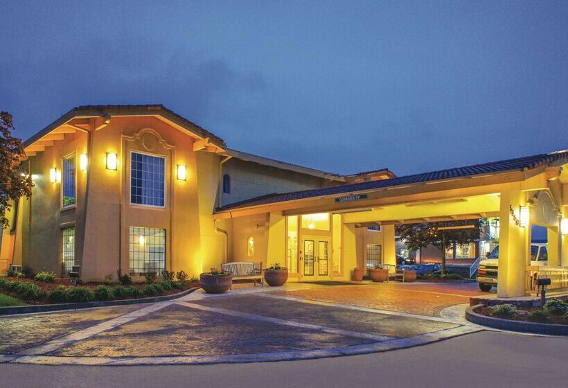 هتل La Quinta Inn By Wyndham Moline Airport