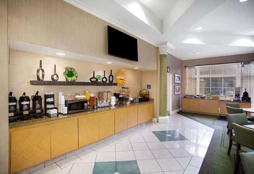 هتل La Quinta By Wyndham Austin Southwest