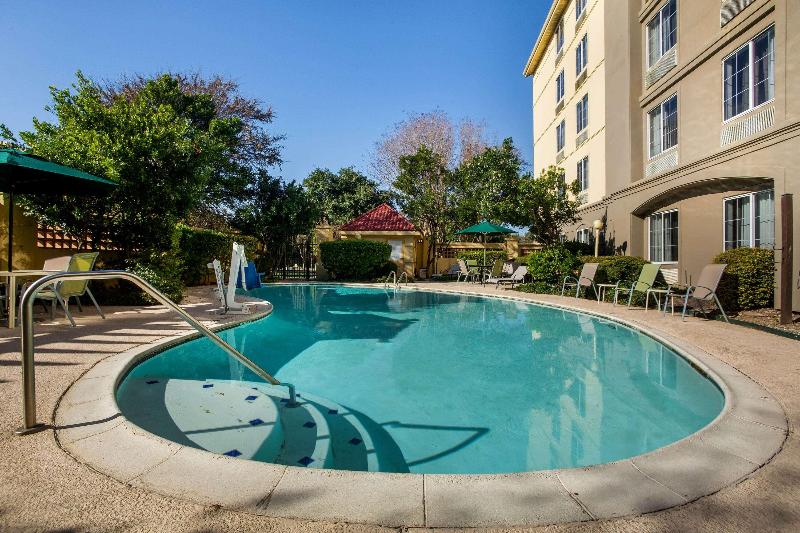 هتل La Quinta By Wyndham Austin Southwest