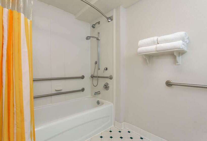 هتل La Quinta By Wyndham Lakeland West