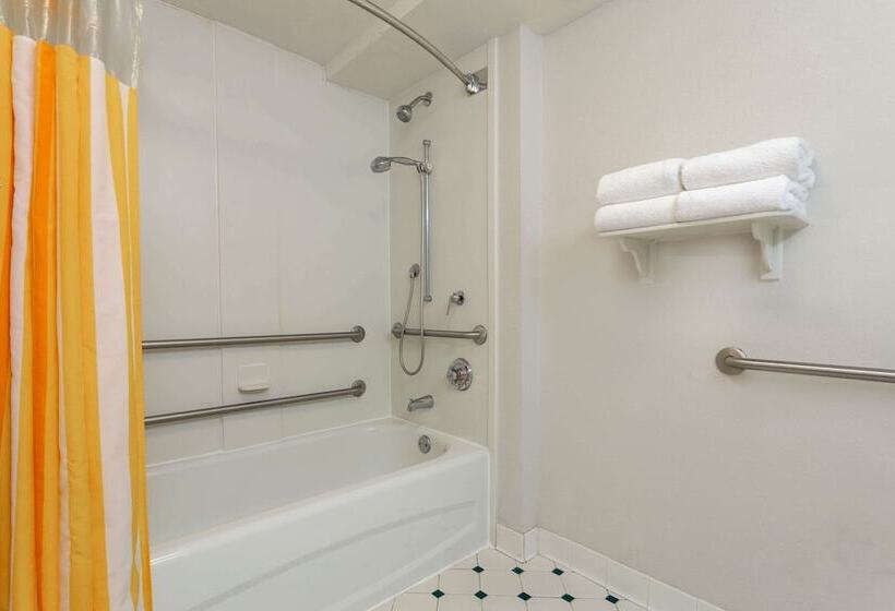 هتل La Quinta By Wyndham Lakeland West