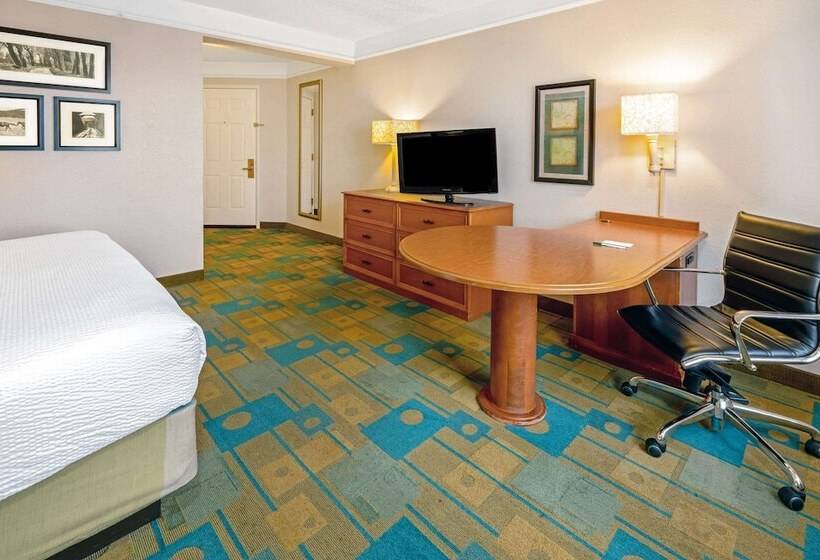 هتل La Quinta By Wyndham Salt Lake City Airport