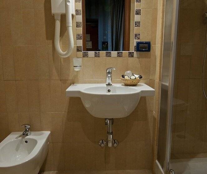 Fotos del hotel Lirico:  11