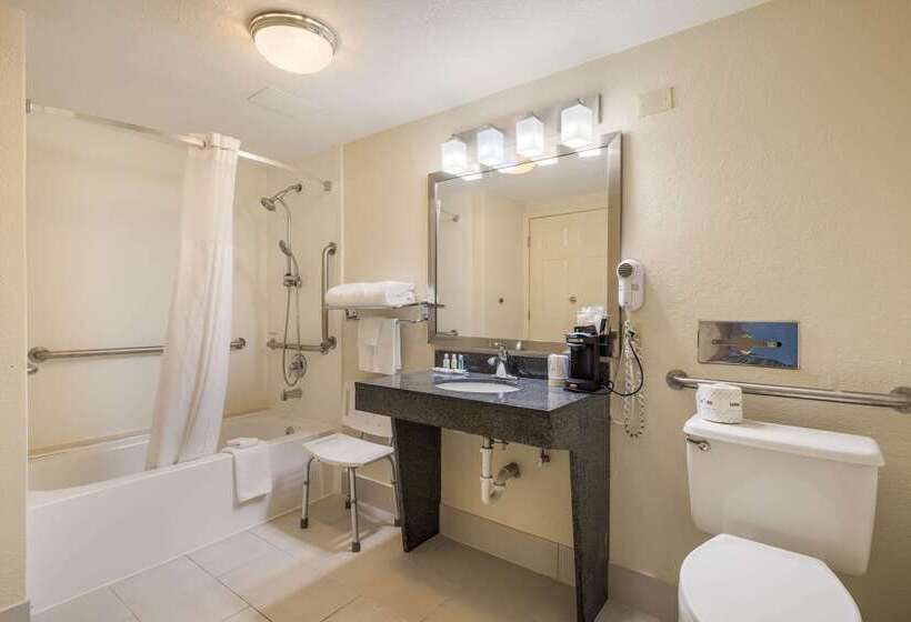 فندق Quality Inn Tulsa Central