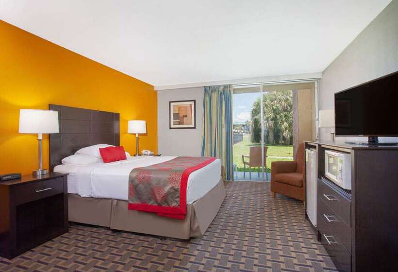 בית מלון כפרי Ramada By Wyndham Davenport Orlando South