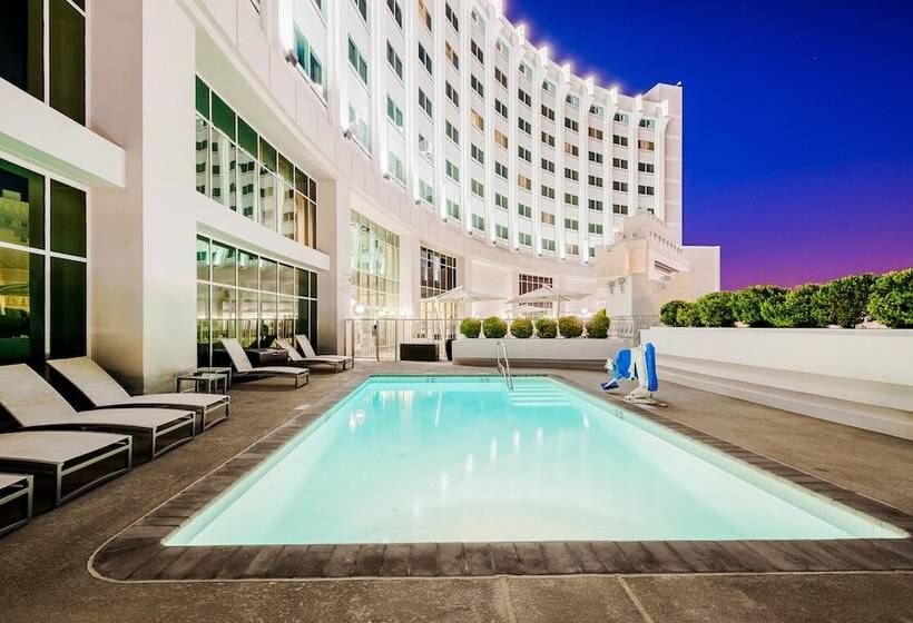 בית מלון כפרי The Commerce Casino &