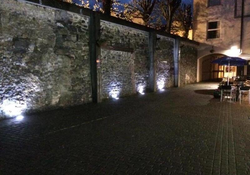 هتل Tralee Benners