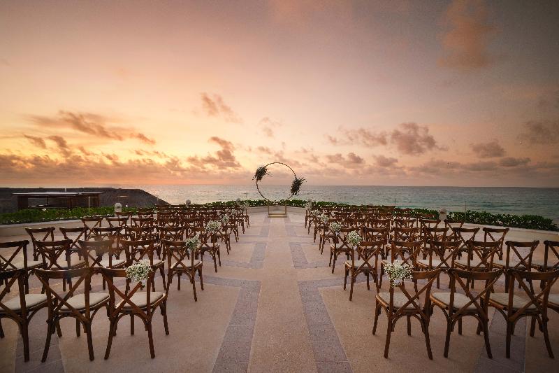 هتل Wyndham Grand Cancun All Inclusive Resort & Villas