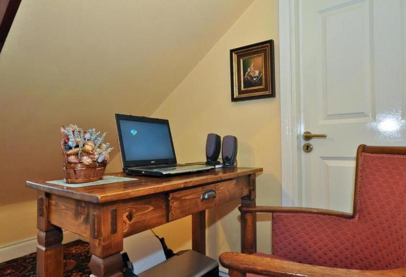 膳宿费 Augusta Lodge Guesthouse