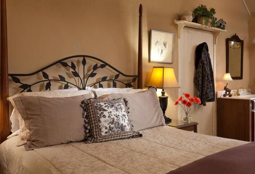 Общежитие The Inn & Tavern At Meander