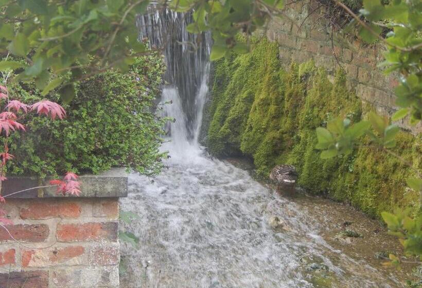 مبيت وإفطار Astwell Mill