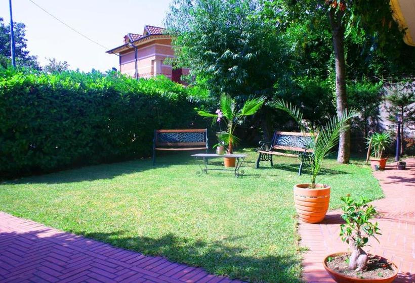 مبيت وإفطار Villa Palmira