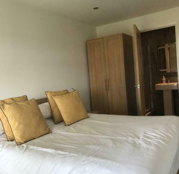 Отель Rutland Point Rooms
