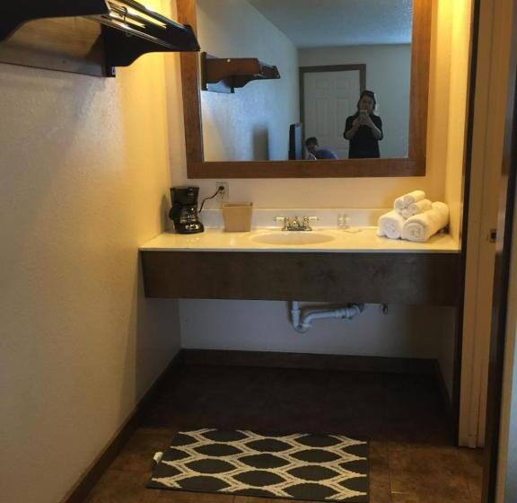 فندق على الطريق Gators Inn On The Bayou