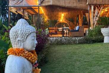 تختخواب و صبحانه Coco Verde Bali Resort