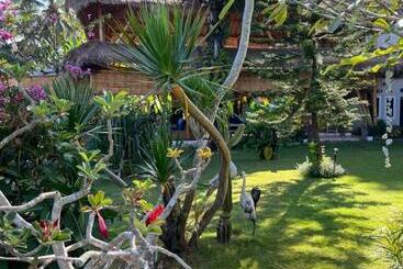 تختخواب و صبحانه Coco Verde Bali Resort