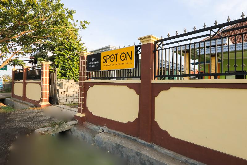 هاستل Spot On 2371 Islami Family Residence