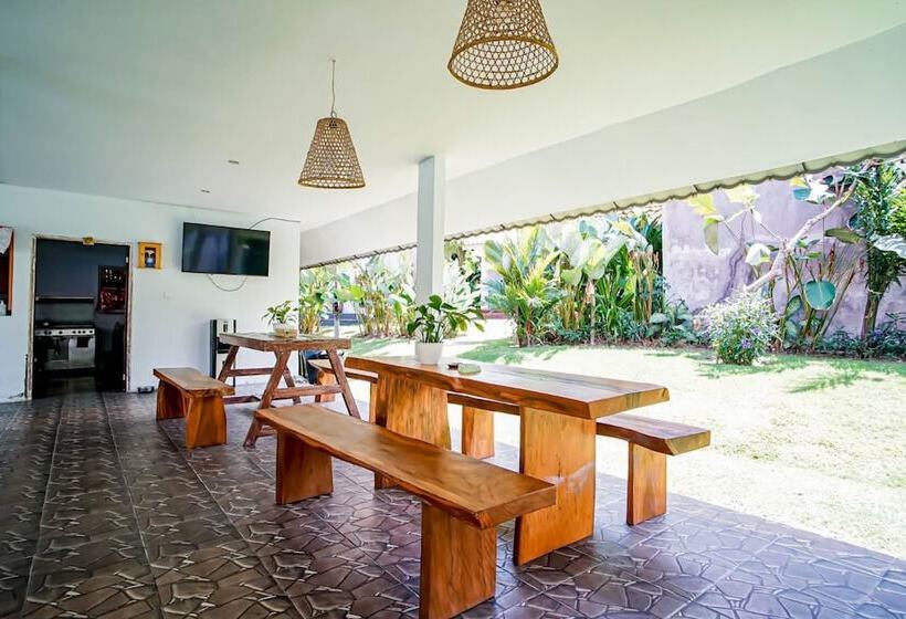 민박 Agung Wiwin Homestay & Restaurant